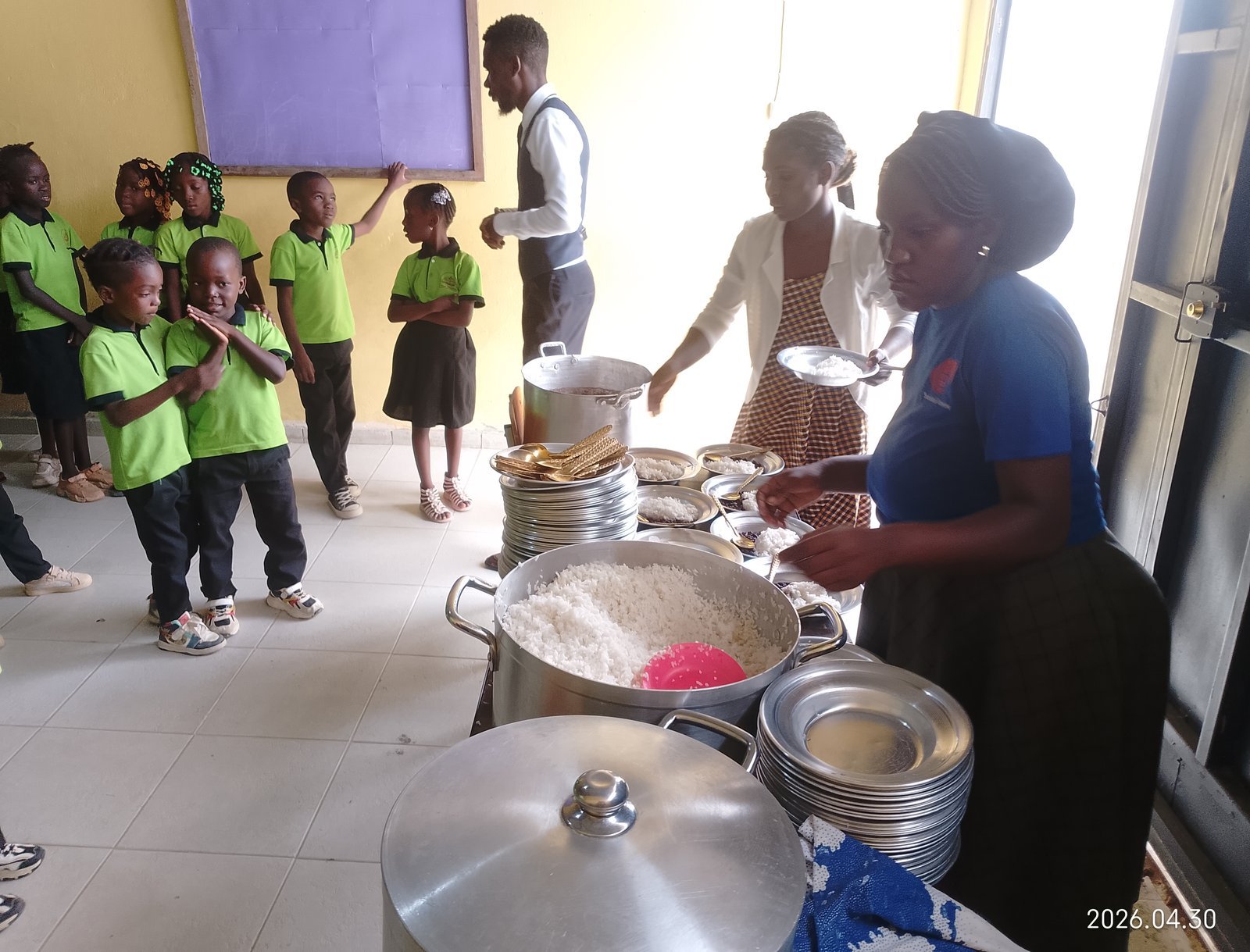 Distribuição da Merenda Escolar Diária na Escola Cristã Nova Esperança